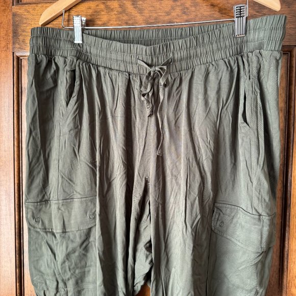 NWT Torrid Olive Cargo Pocket Jogger Size 2 (18-20) - Picture 2 of 12